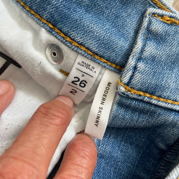 LOFT Modern Skinny Petite - Size 2 - Picture 3 of 3